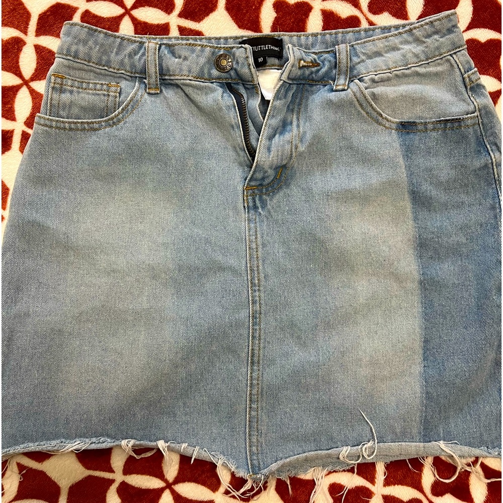 Pretty Little Thing Distressed Skirt 🍭